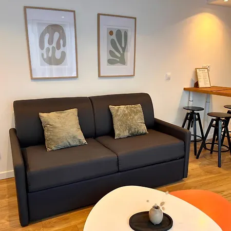 Le Quarante Cinq -5 لافال